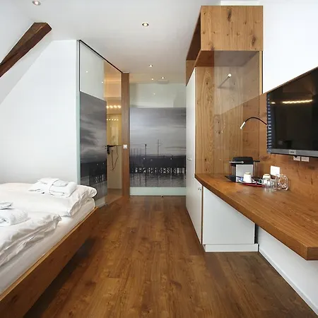 ホテル Hagnauer Seeperle ハーグナウ