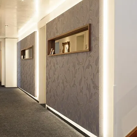 ホテル Hagnauer Seeperle ハーグナウ